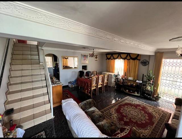 3 BEDROOM HOUSE FOR SALE IN GROVE END